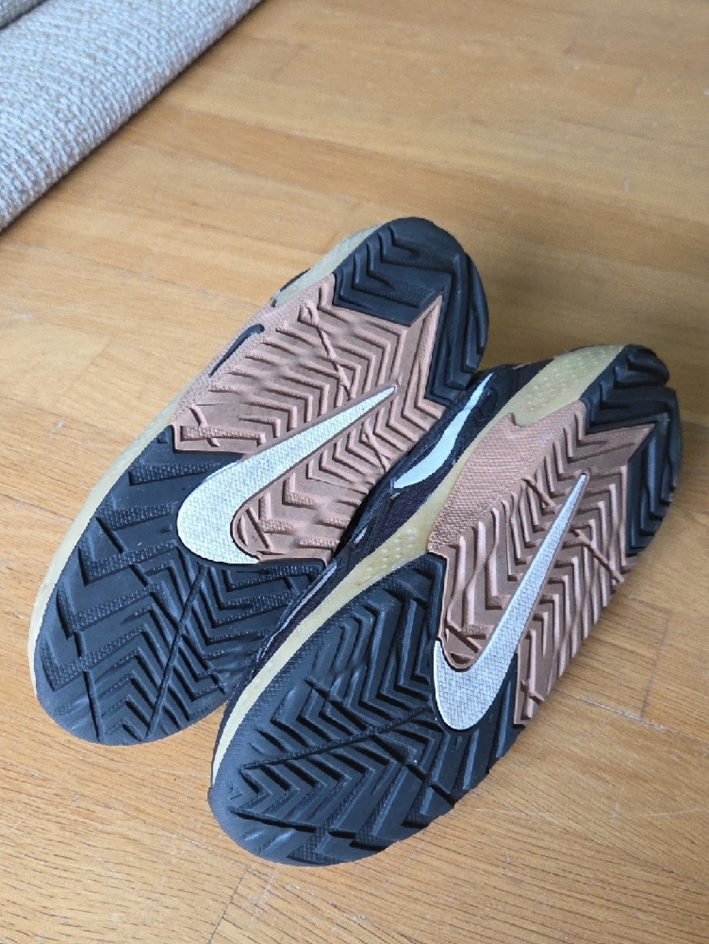 NIKE | Jam Black Gum Womens - Picture 6 of 11
